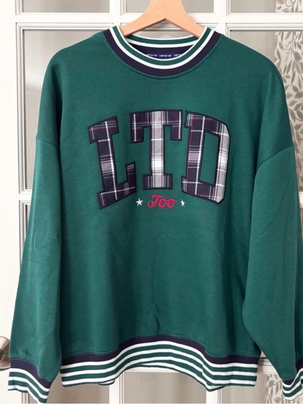 LIMITED TOO Logo Sweatshirt Sz XL (Girls 16-18) NWT